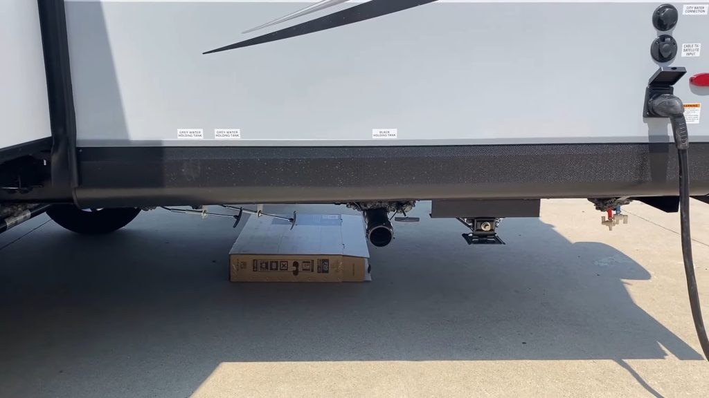 2024 White Hawk 27RB exterior