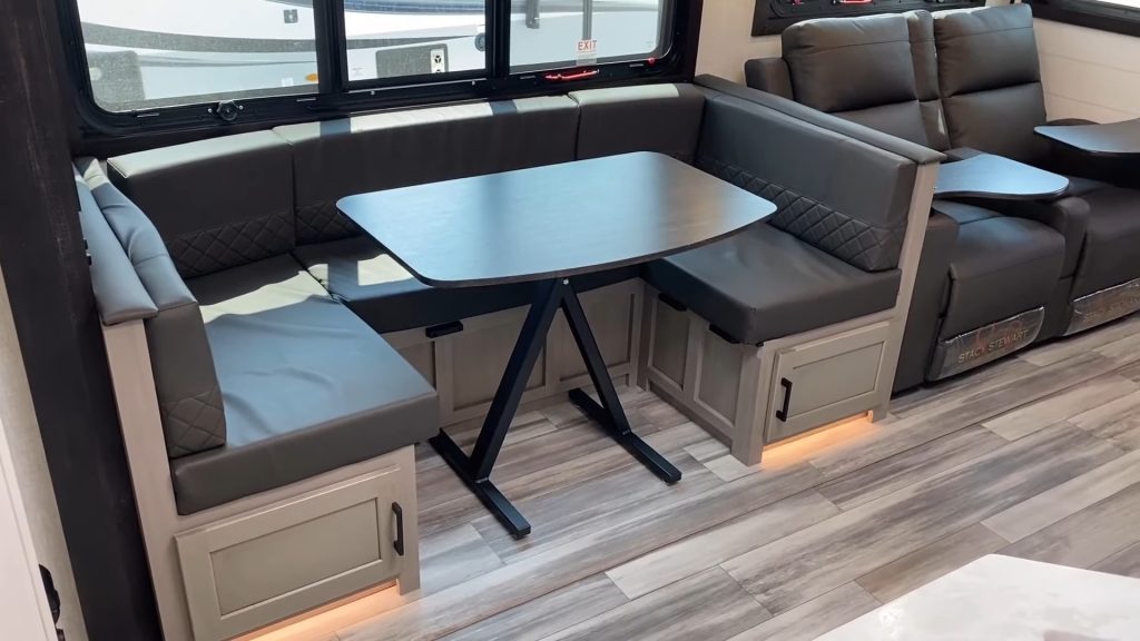 2024 White Hawk 27RB living