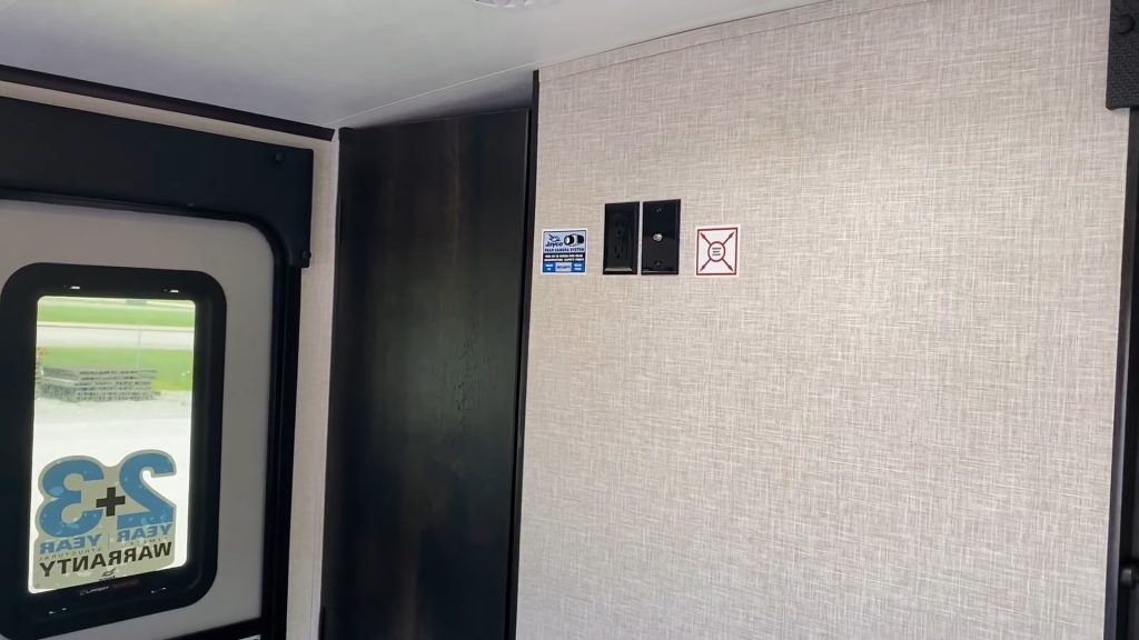 2024 White Hawk 27RB bedroom