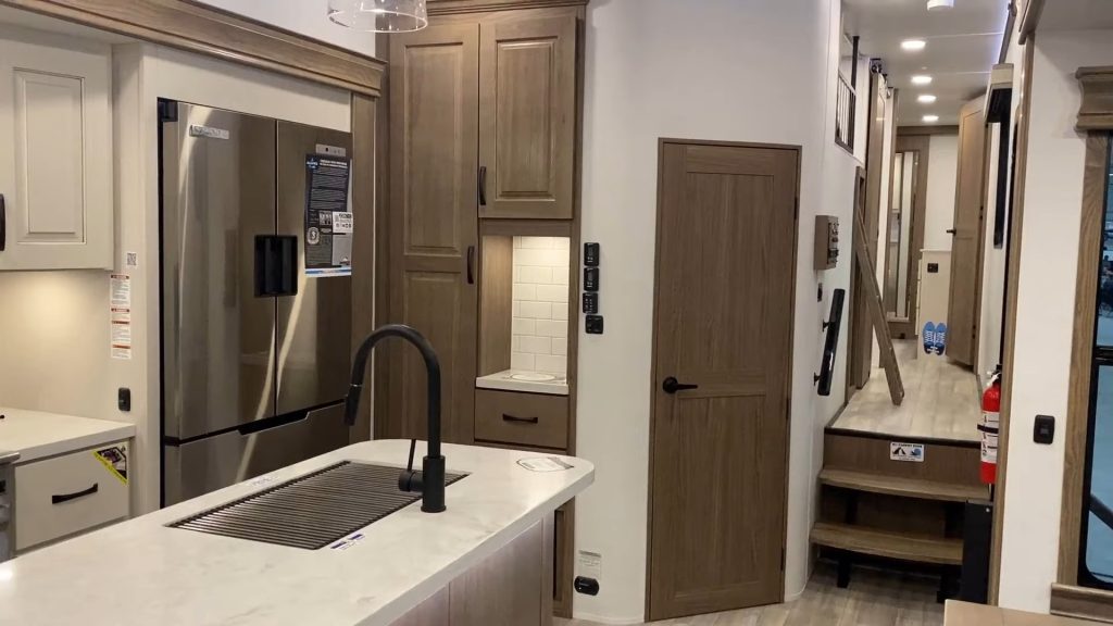 2024 Paradigm 380MP kitchen