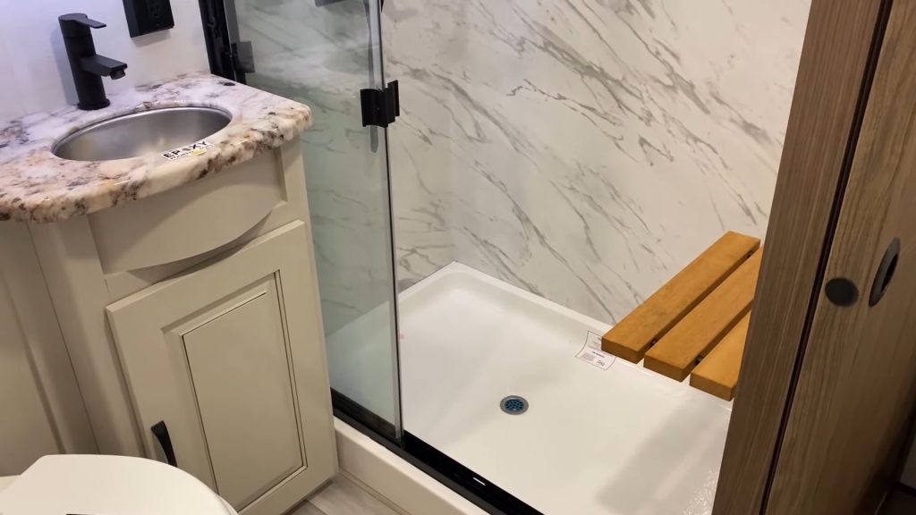 2024 Paradigm 380MP bathroom