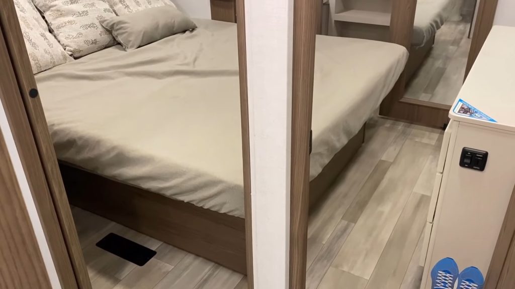 2024 Paradigm 380MP bedroom