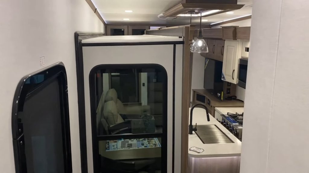 2024 Paradigm 380MP road mode