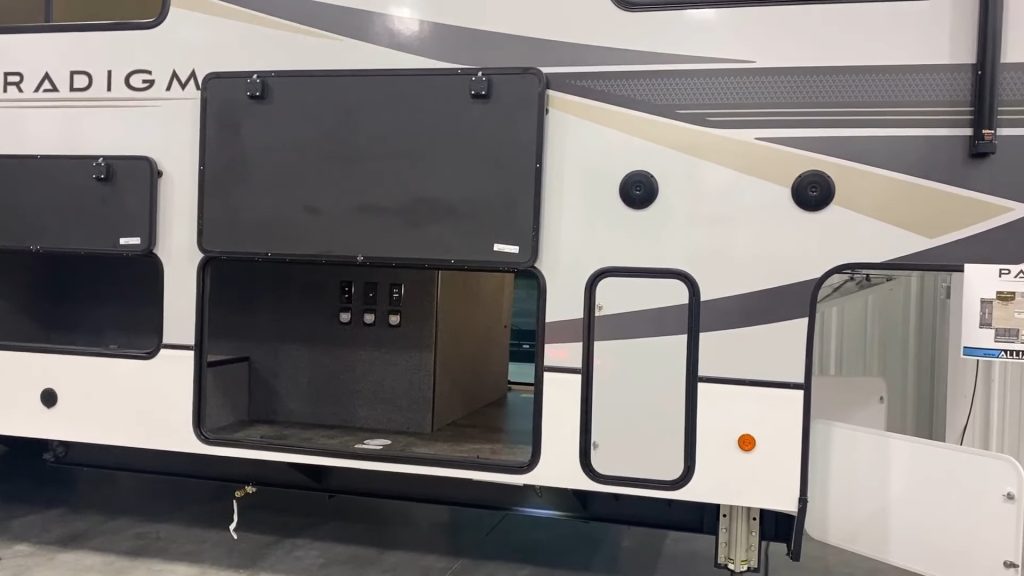 2024 Paradigm 380MP exterior