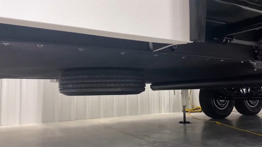 2024 Paradigm 380MP exterior