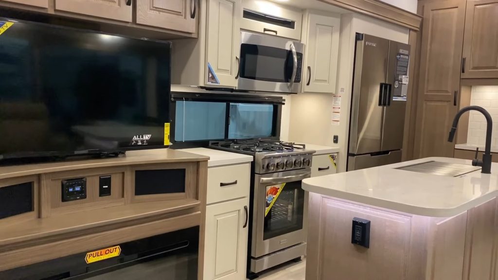 2024 Paradigm 380MP kitchen