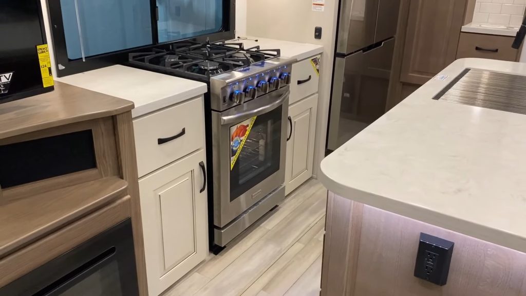2024 Paradigm 380MP kitchen