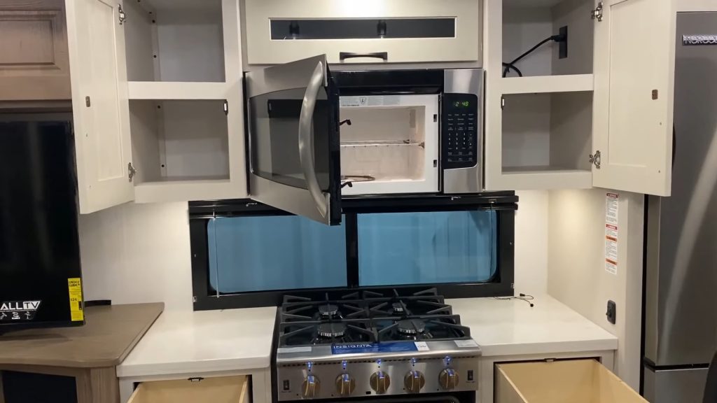 2024 Paradigm 380MP kitchen