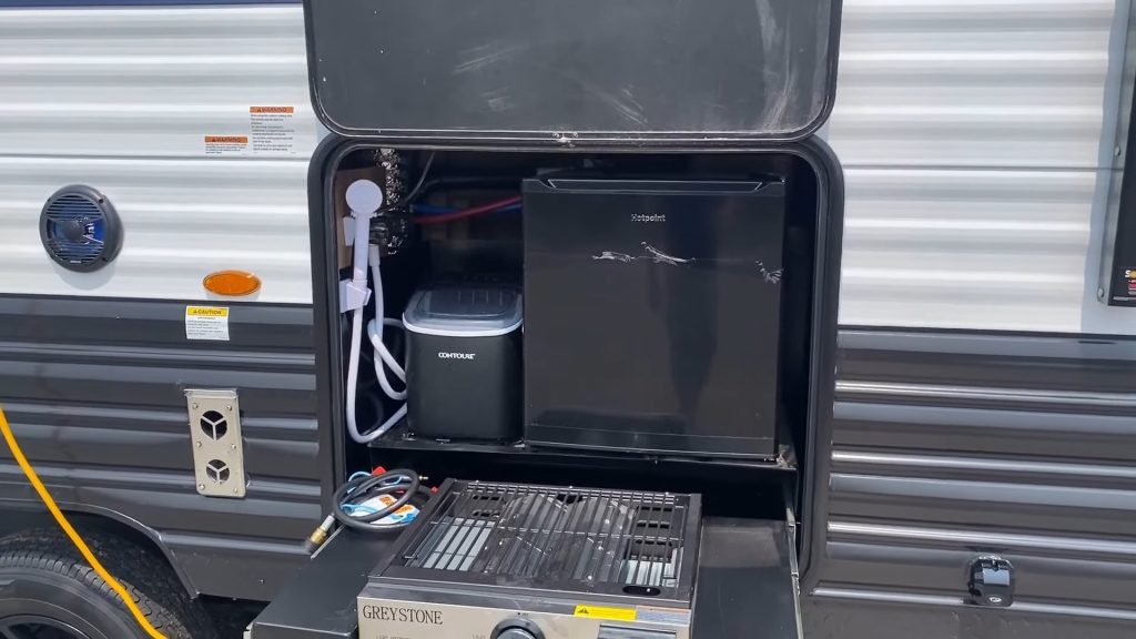 2024 Grey Wolf 26LK exterior