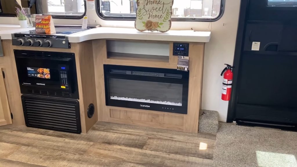 2024 Grey Wolf 26LK kitchen