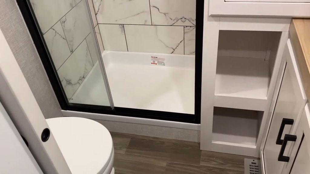 2024 Eagle 29DDB bathroom