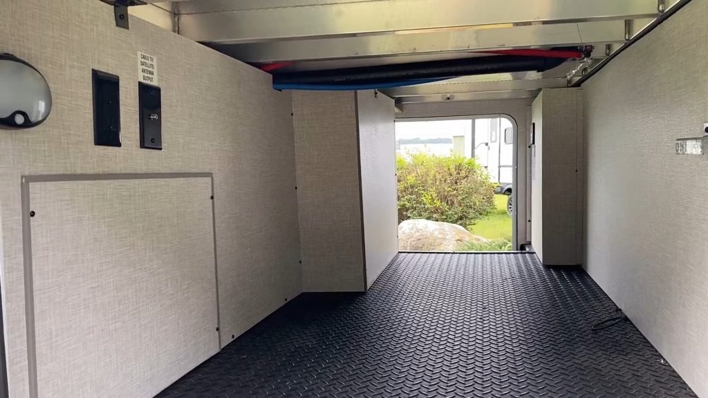 2024 Eagle 29DDB exterior