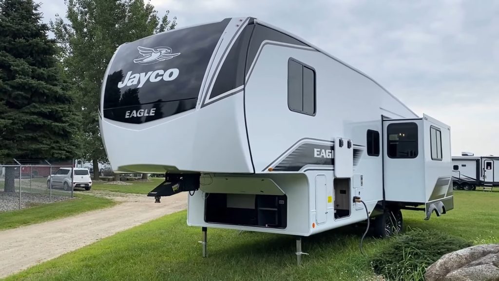 2024 Eagle 29DDB exterior