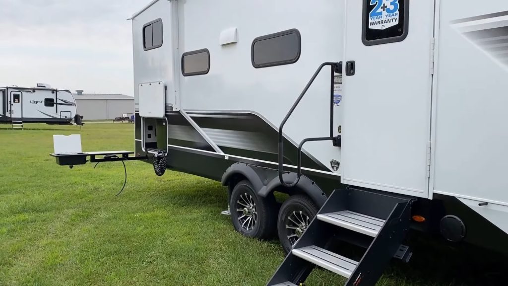 2024 Eagle 29DDB exterior