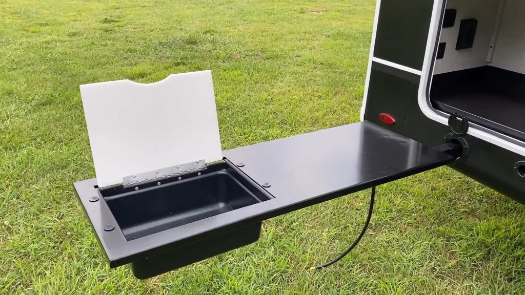 2024 Eagle 29DDB exterior