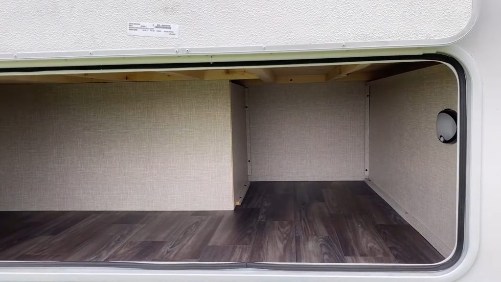 2024 Eagle 29DDB exterior