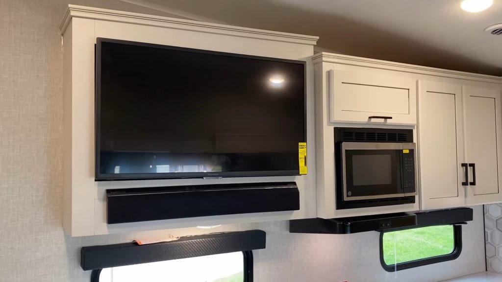 2024 Eagle 29DDB living