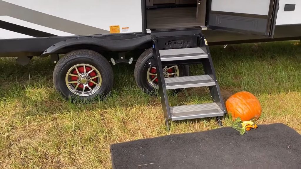 2024 Imagine 25DBE exterior