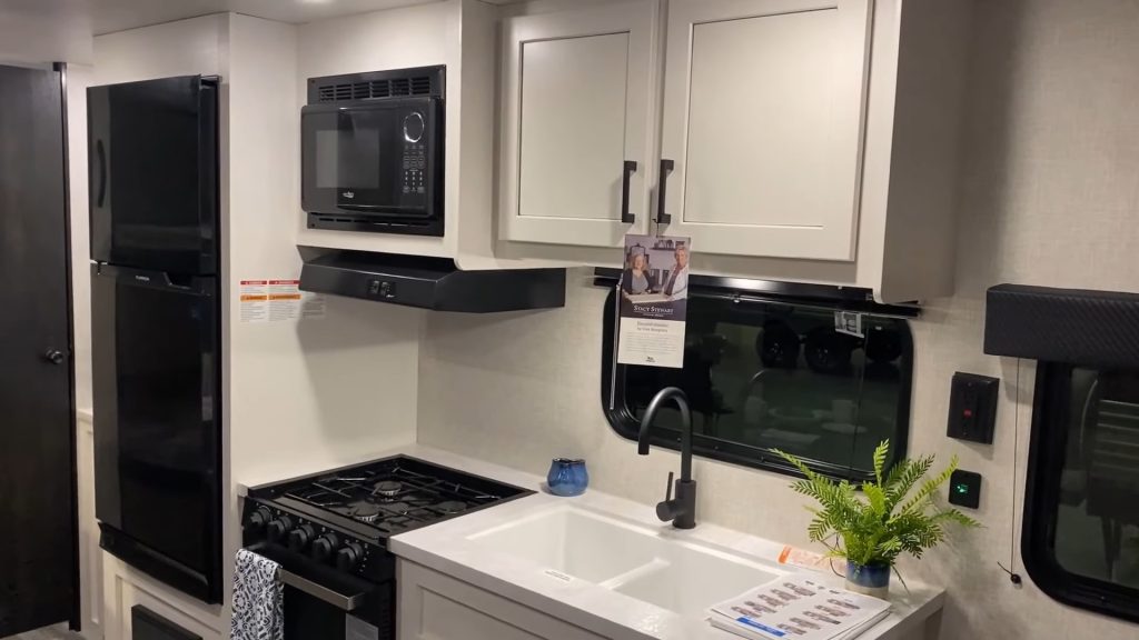 2024 Jay Flight SLX 260BH storage