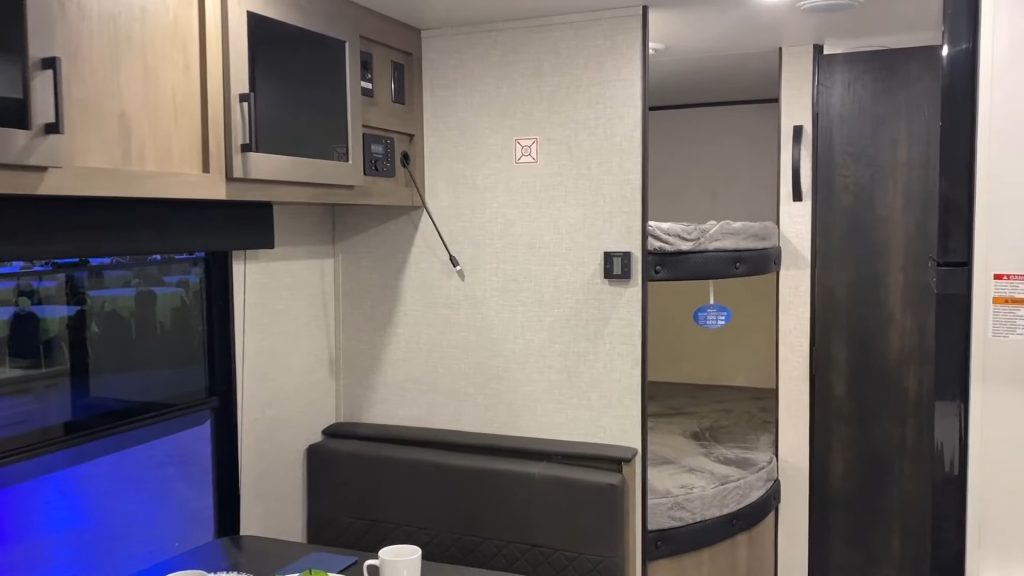 2024 Jay Flight SLX 260BH living