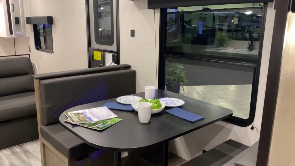 2024 Jay Flight SLX 260BH living