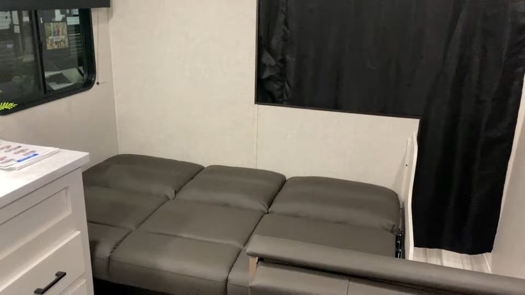 2024 Jay Flight SLX 260BH living