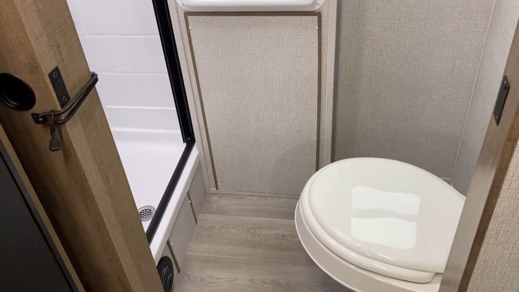 2024 Imagine 16BL bathroom