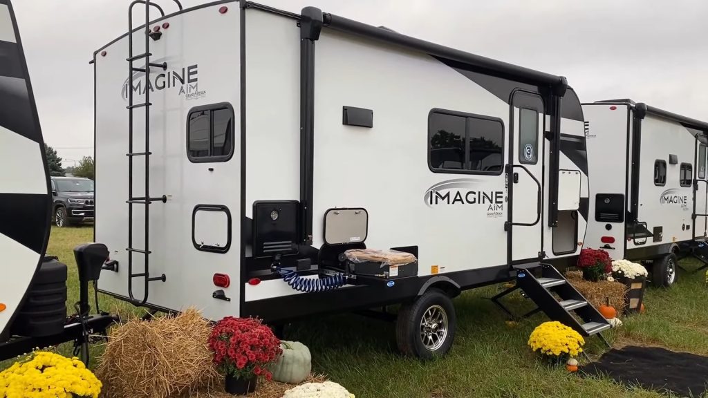 2024 Imagine 16BL exterior