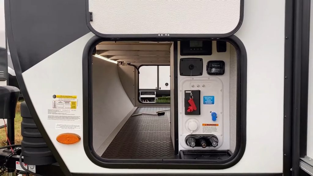 2024 Imagine 16BL exterior