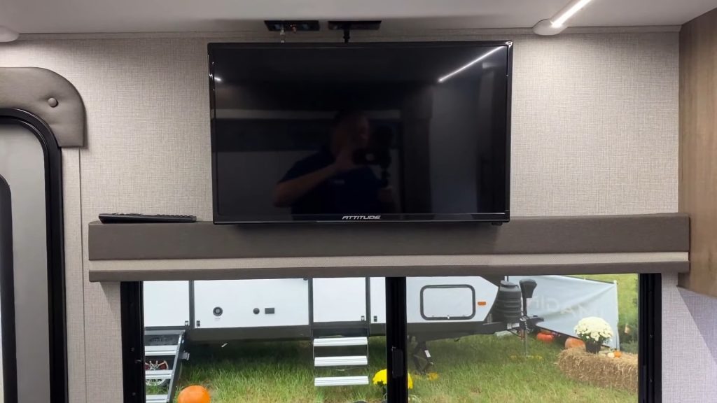 2024 Imagine 16BL living