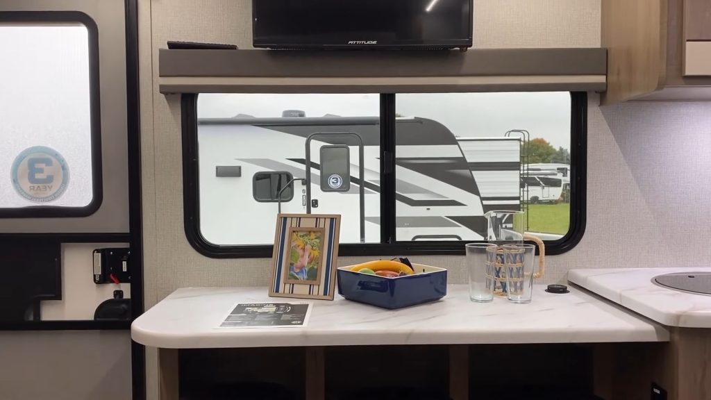 2024 Imagine 16BL living