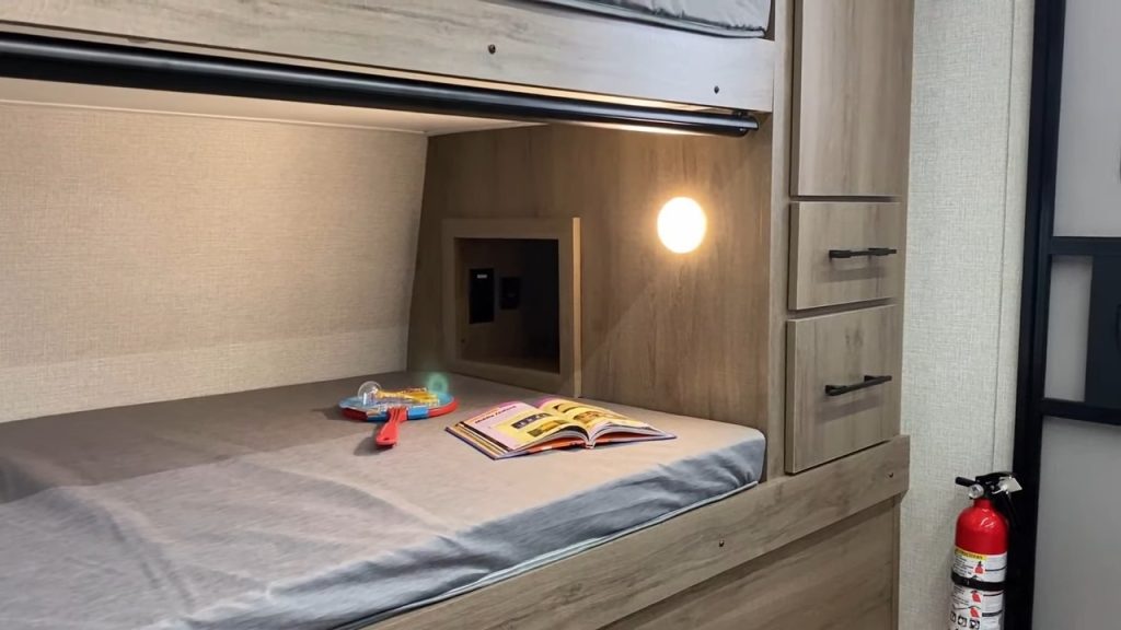 2024 Imagine 16BL living