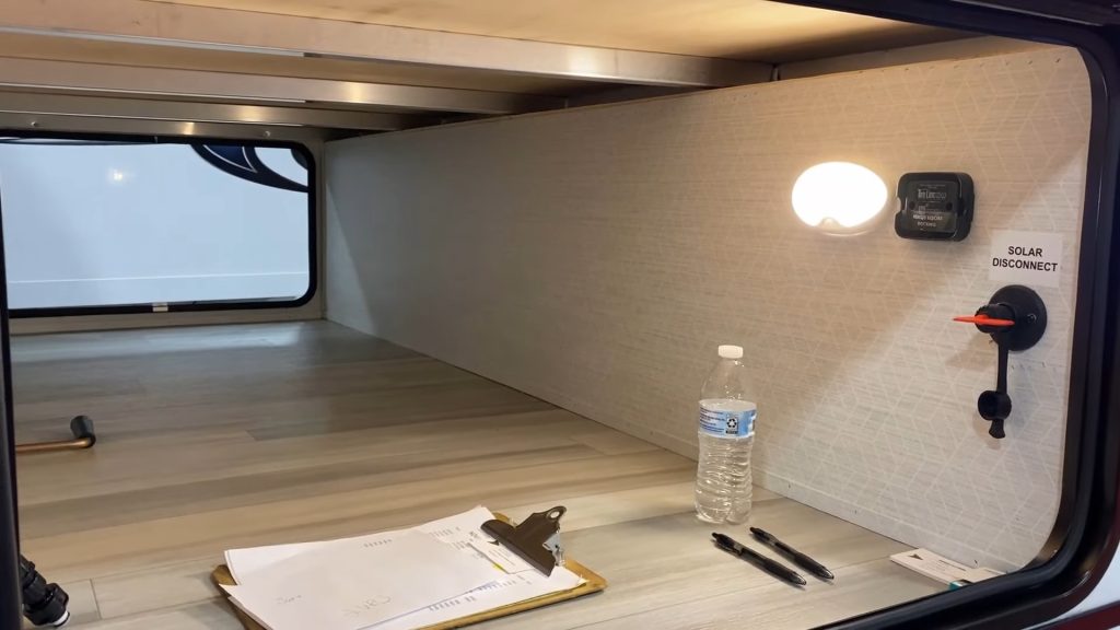 2024 MPG 2100RB exterior