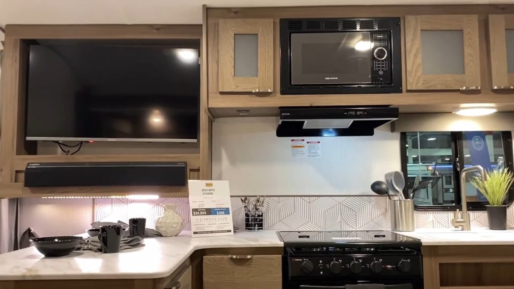 2024 MPG 2100RB kitchen