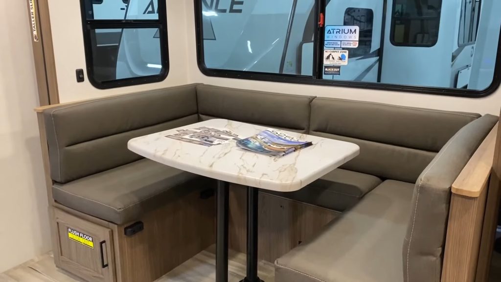 2024 Delta 251BH living