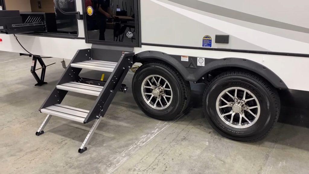 2024 Delta 251BH road mode