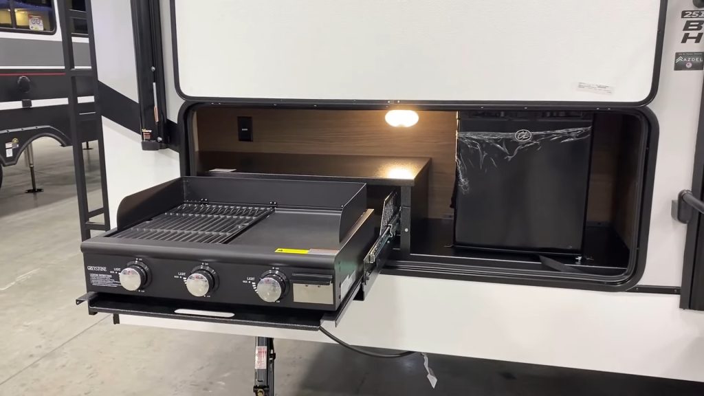 2024 Delta 251BH exterior