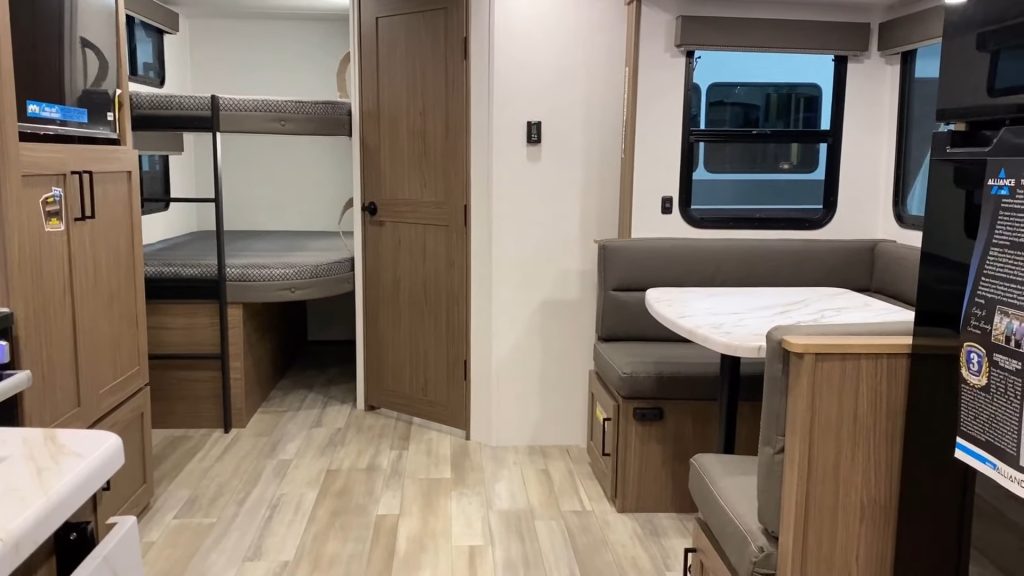 2024 Delta 251BH living