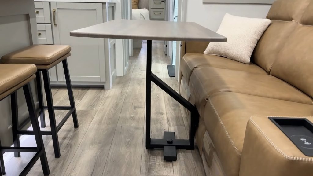 2025 Model Z Air 295 living