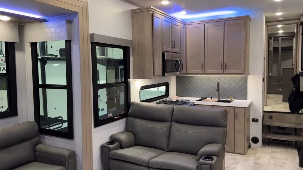 2024 Momentum 414M kitchen