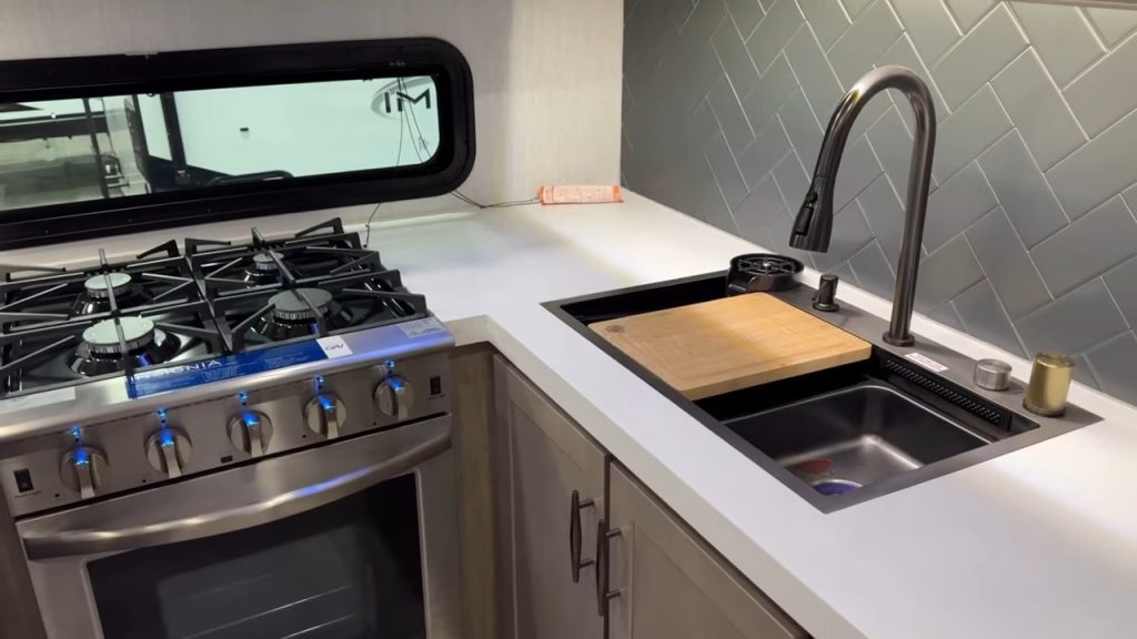 2024 Momentum 414M kitchen