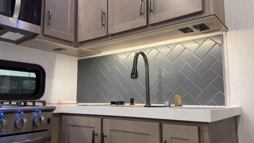 2024 Momentum 414M kitchen