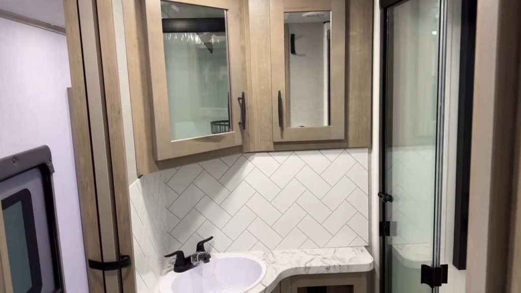2024 Momentum 414M bathroom