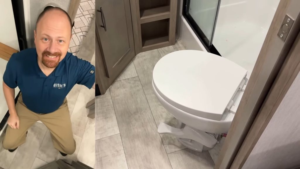 2024 Momentum 414M bathroom