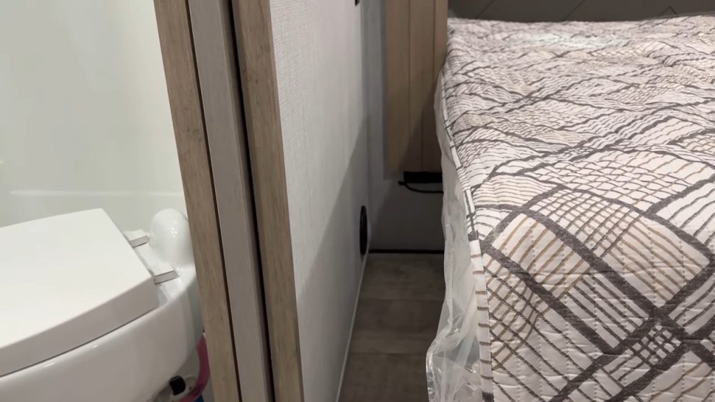 2024 Momentum 414M bedroom