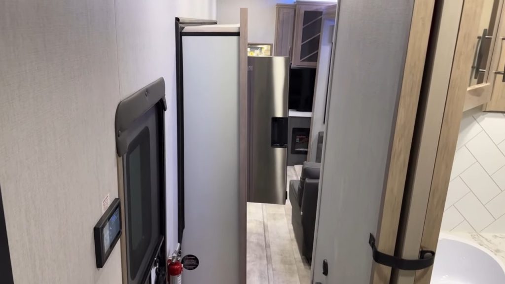 2024 Momentum 414M travel access