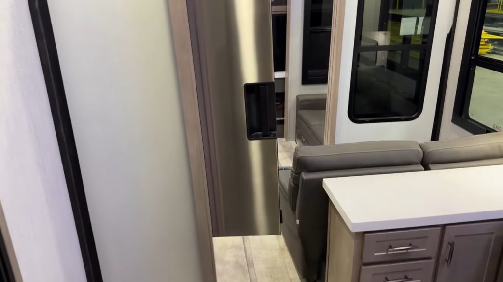 2024 Momentum 414M travel access