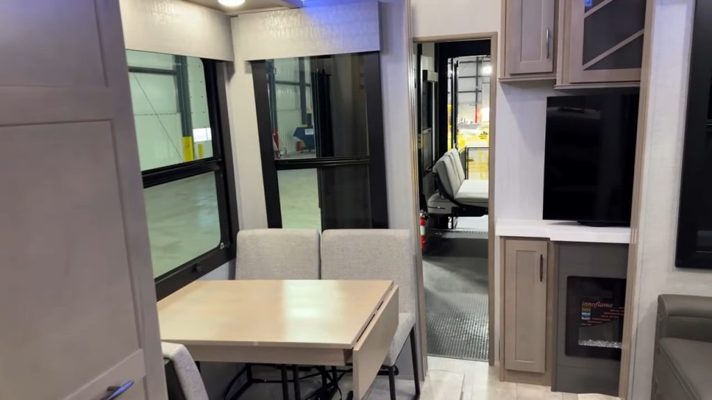 2024 Momentum 414M travel access