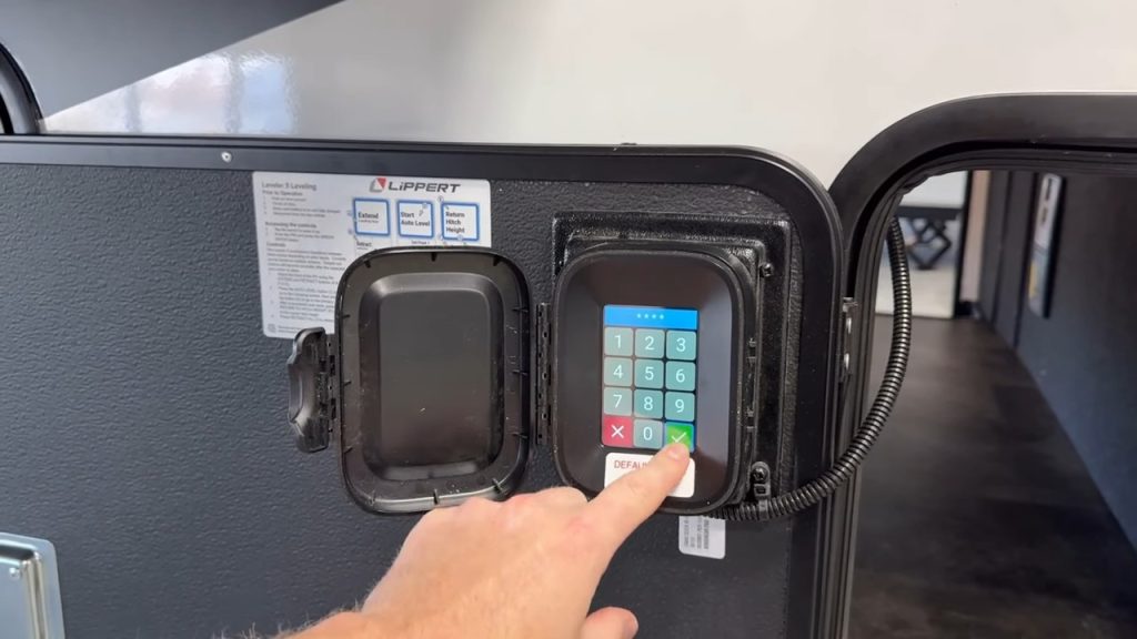 2024 Momentum 414M exterior