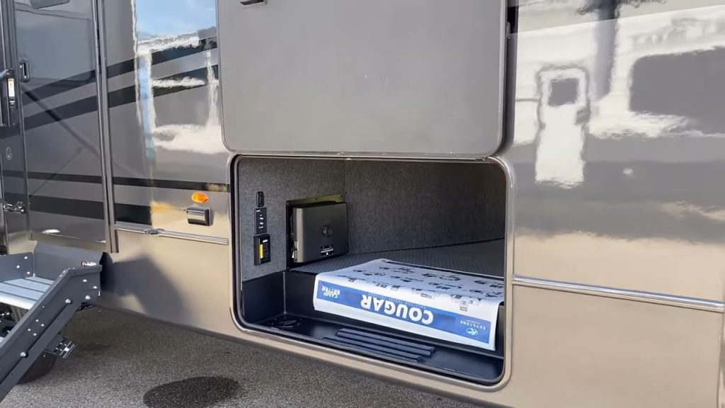 2024 Cougar 316RLS exterior